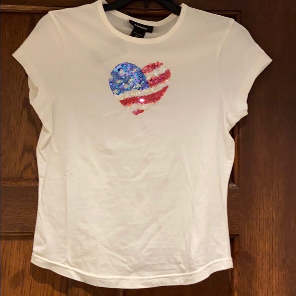Express t- shirt with sequin heart patch